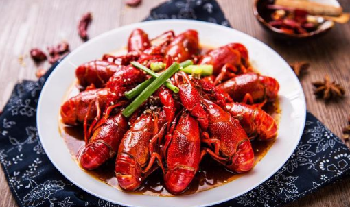 烧小龙虾加入啤酒烧的什么人群不可食用(啤酒煮小龙虾不适合什么人吃) 烧小龙虾加入啤酒烧的什么人群不可食用(啤酒煮小龙虾不适合什么人吃)