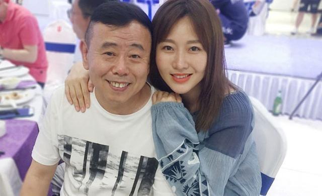 蔡明嫁了几个老公（揭秘蔡明现任老公情史）