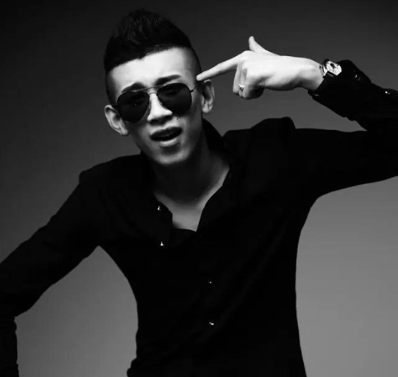 天佑一个月挣多少钱（封杀后开播仅收入2万）