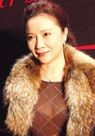 蔡明嫁了几个老公（揭秘蔡明现任老公情史）