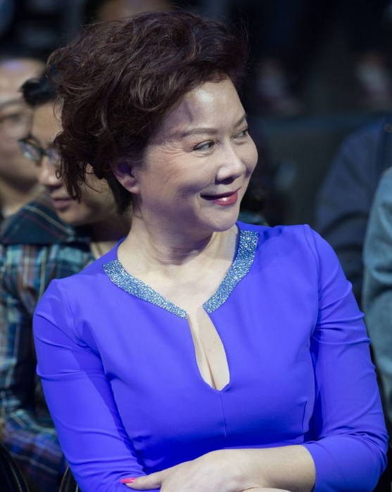 蔡明嫁了几个老公（揭秘蔡明现任老公情史）