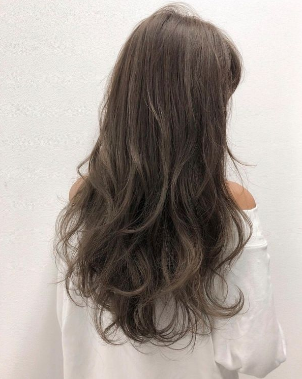 染发今年流行什么颜色好看（最火的8款发色推荐）