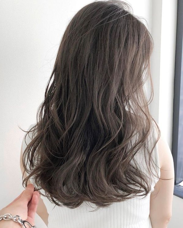 染发今年流行什么颜色好看（最火的8款发色推荐）