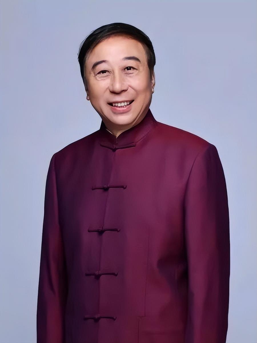 相声演员冯巩的妻子是谁（冯巩妻子艾慧介绍）