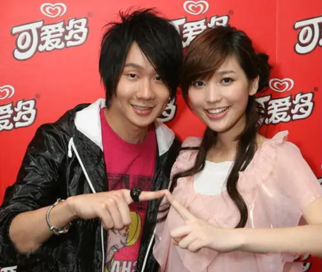 林俊杰和陈立冷为什么分手（歌手林俊杰的绯闻情史）