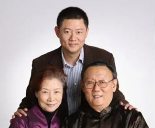 陈坤的老婆是谁啊(演员陈坤的媳妇何琳资料介绍) 陈坤的老婆是谁啊(演员陈坤的媳妇何琳资料介绍)