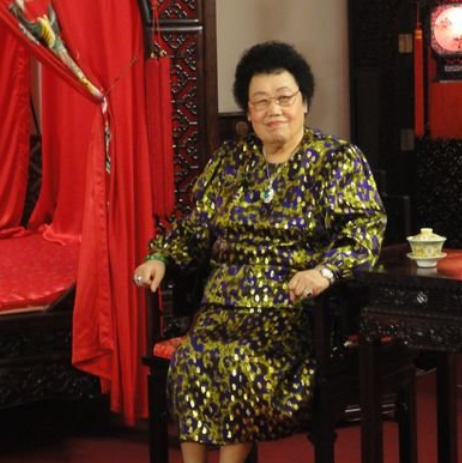 陈丽华是干什么的（中国女首富陈丽华发家史）