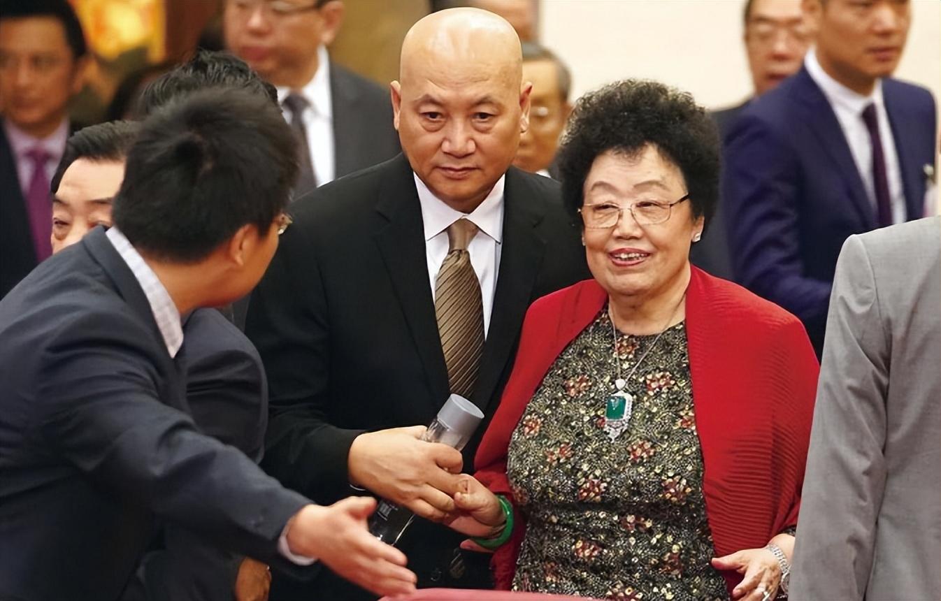 陈丽华和唐僧有孩子吗（百亿富豪陈丽华的三个孩子）