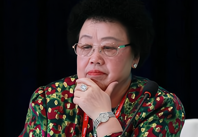 陈丽华是干什么的（中国女首富陈丽华发家史）