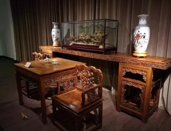 陈丽华是干什么的（中国女首富陈丽华发家史）