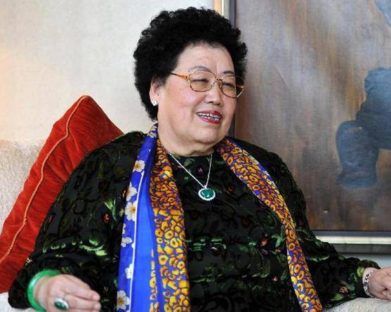 陈丽华是干什么的(中国女首富陈丽华发家史)