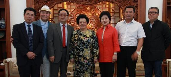 陈丽华是干什么的（中国女首富陈丽华发家史）