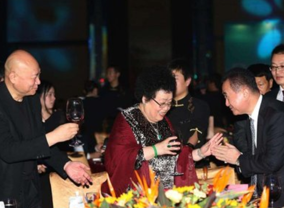 陈丽华是干什么的（中国女首富陈丽华发家史）