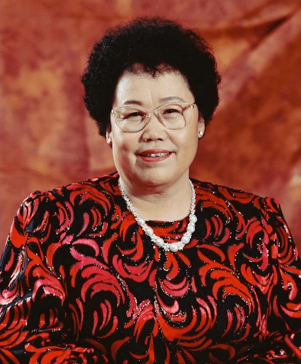 陈丽华是干什么的（中国女首富陈丽华发家史）