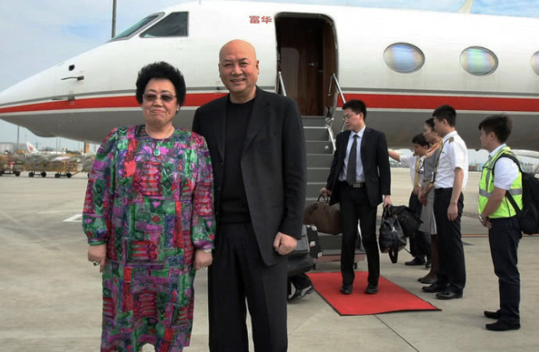 陈丽华是干什么的（中国女首富陈丽华发家史）