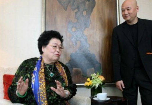 陈丽华是干什么的（中国女首富陈丽华发家史）