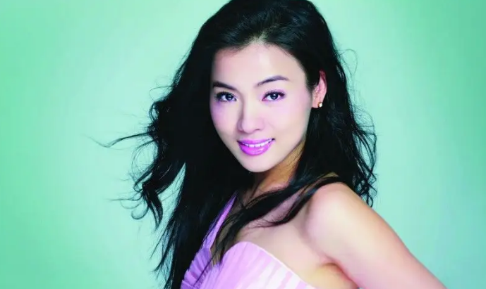 陈思思最后跟谁在一起了（一分钟了解歌手陈思思）