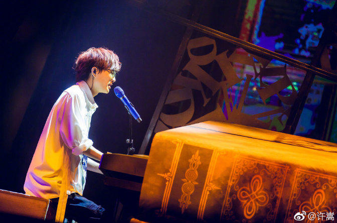 金莎和许嵩因为什么分手（盘点歌手许嵩历任女朋友）