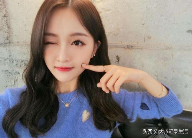 给你wink是什么意思中文（女生发wink的含义）