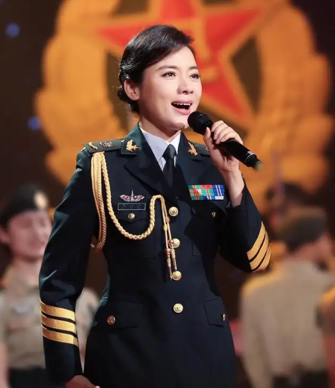 陈思思最后跟谁在一起了（一分钟了解歌手陈思思）