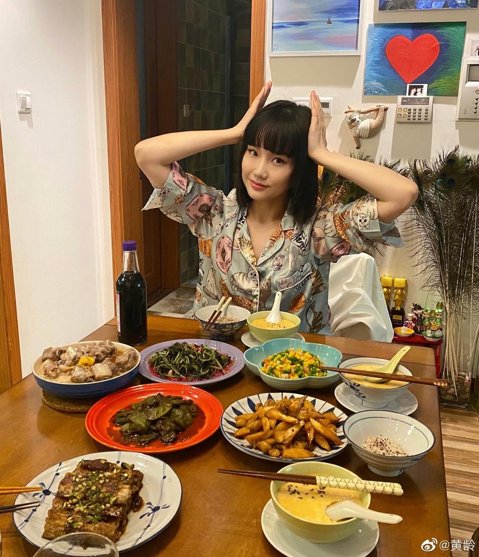 金莎和许嵩因为什么分手（盘点歌手许嵩历任女朋友）