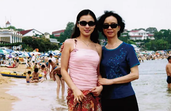 陈思思最后跟谁在一起了（一分钟了解歌手陈思思）