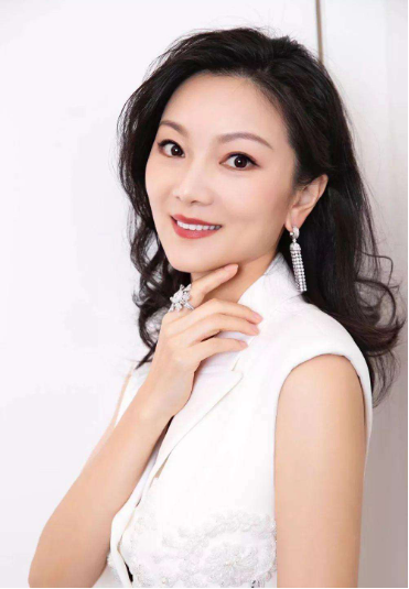 陈婷是怎么认识张艺谋的（50岁张艺谋与19岁陈婷的爱情经历）