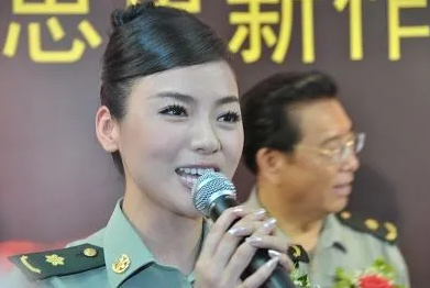 陈思思最后跟谁在一起了（一分钟了解歌手陈思思）