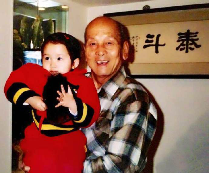 关晓彤的家世怎么样（揭秘京圈格格关晓彤的神秘家世背景）