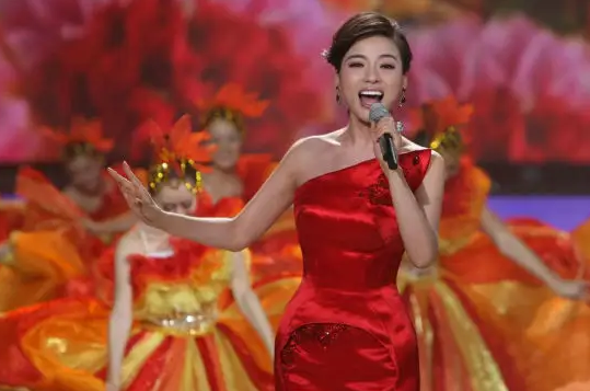 陈思思最后跟谁在一起了（一分钟了解歌手陈思思）