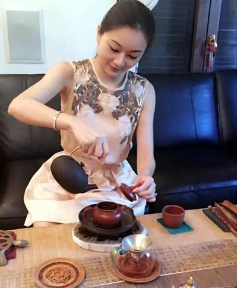 陈婷是怎么认识张艺谋的（50岁张艺谋与19岁陈婷的爱情经历）