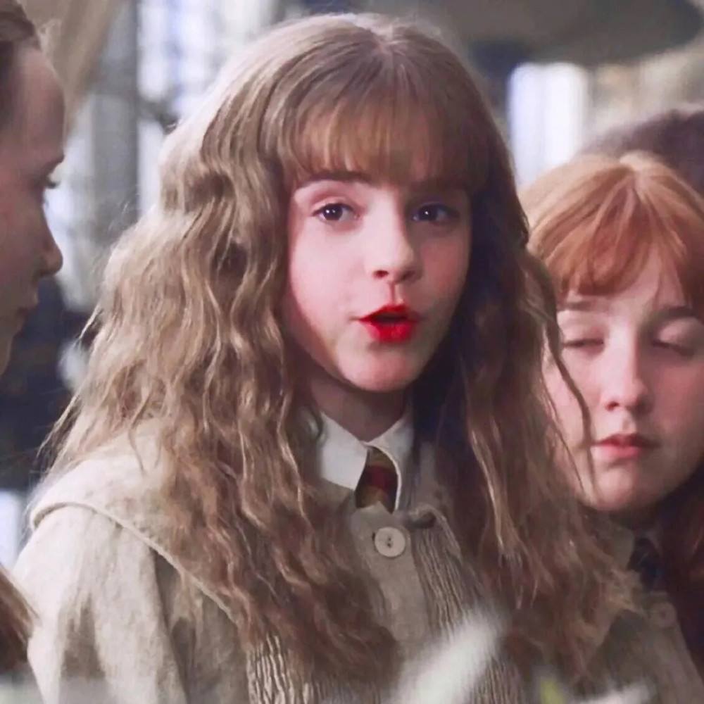 （赫敏和哈利波特是什么关系）英国演员艾玛沃特森资料简介