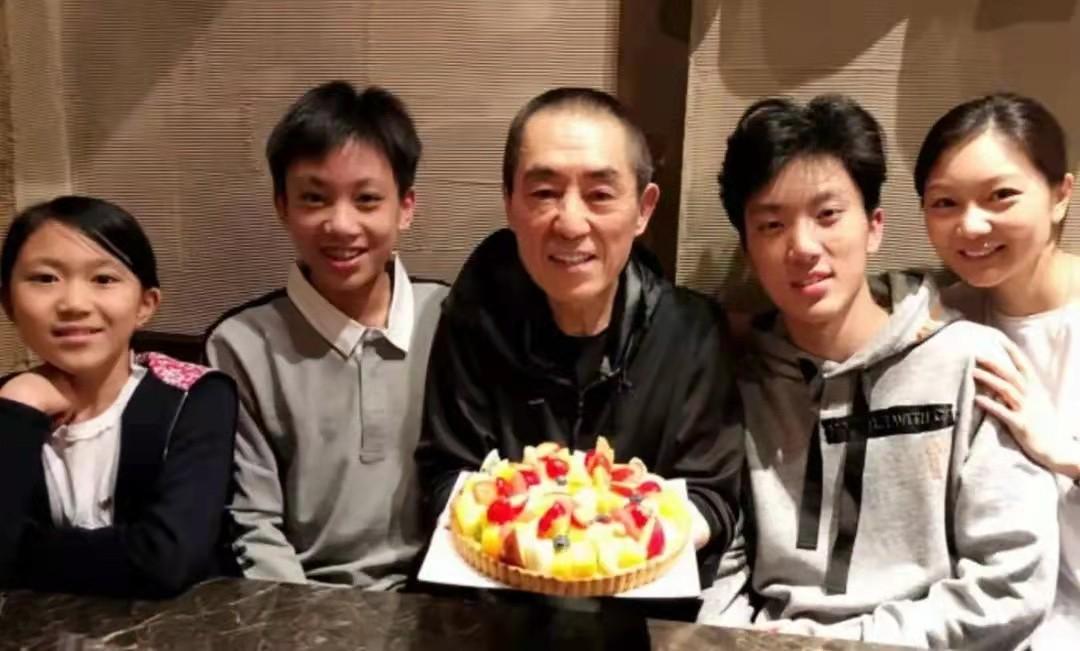 陈婷是怎么认识张艺谋的（50岁张艺谋与19岁陈婷的爱情经历）