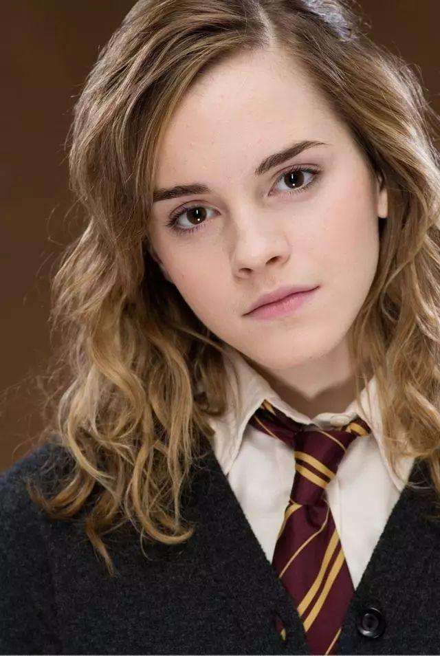 （赫敏和哈利波特是什么关系）英国演员艾玛沃特森资料简介