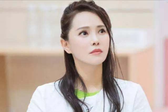 黄志忠现任老婆何音的资料（何音与黄志忠结婚爱情甜蜜）