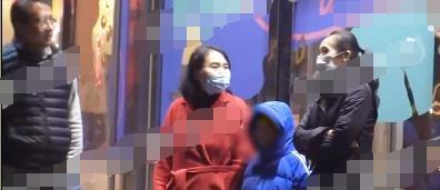 万人迷陈好的老公是谁（陈好与富豪老公刘海峰近照）