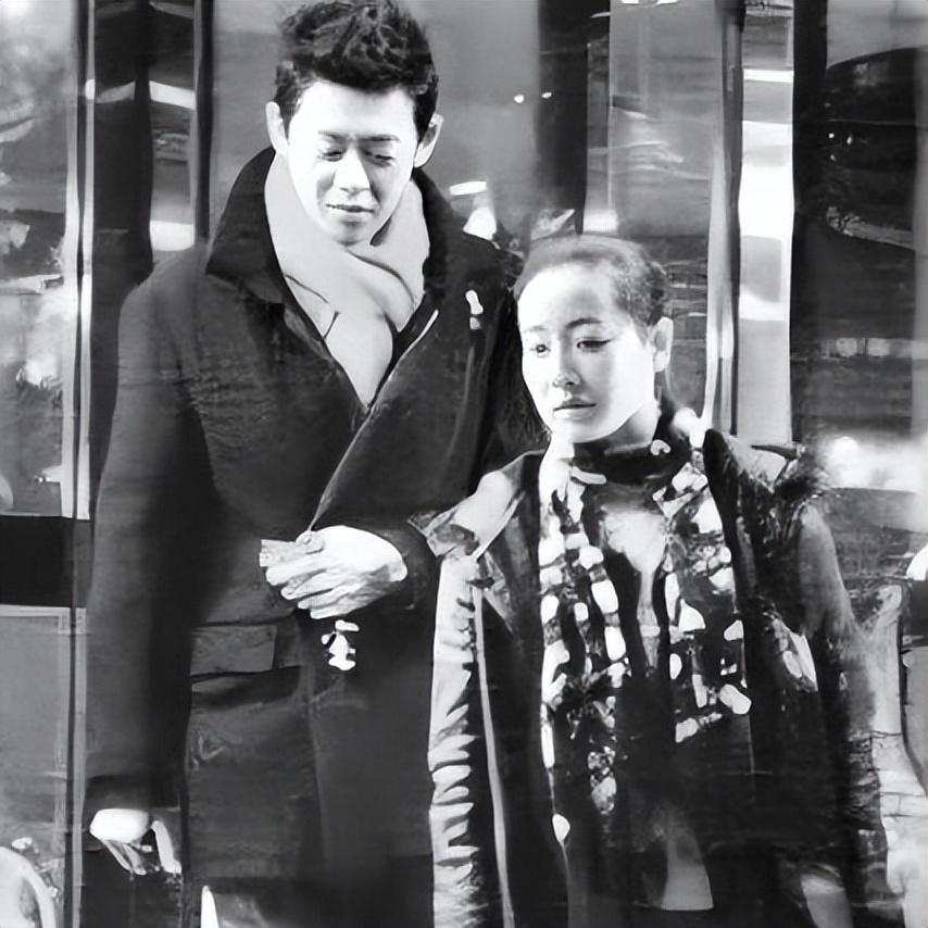 陈小艺有过几次婚史（演员陈小艺的混乱情史）