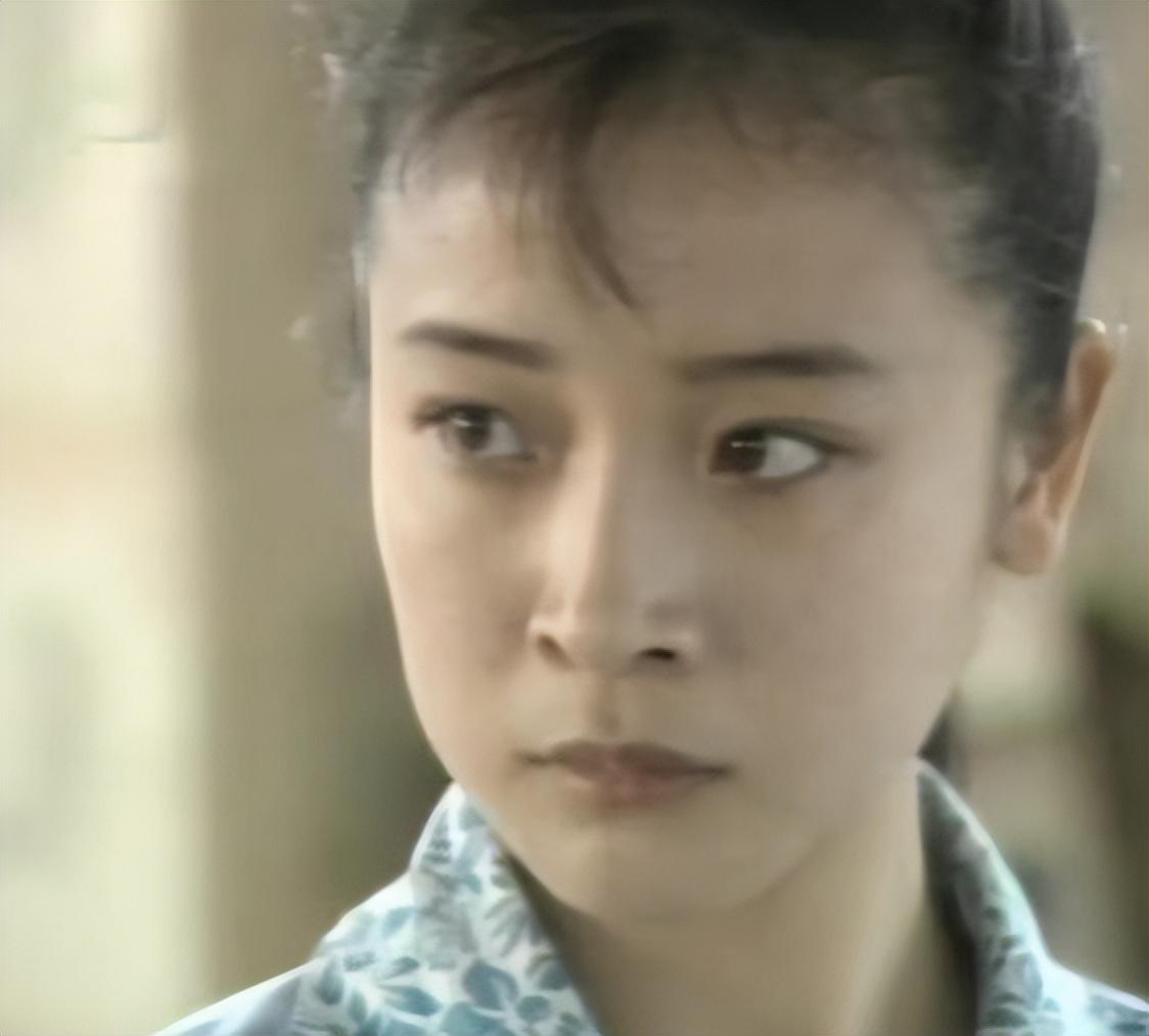 陈小艺有过几次婚史（演员陈小艺的混乱情史）