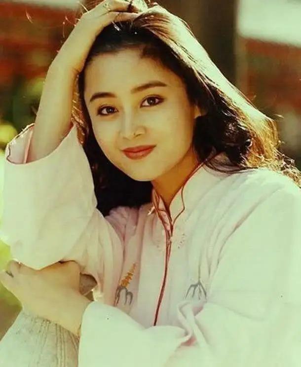 陈红什么年龄结的婚（演员陈红和老公陈凯歌的感情经历）