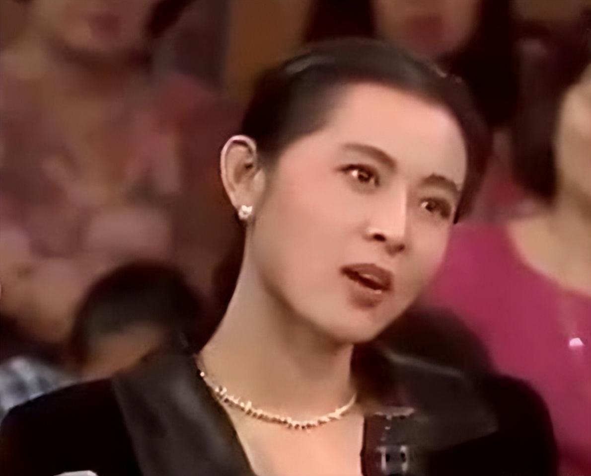 陈红什么年龄结的婚（演员陈红和老公陈凯歌的感情经历）