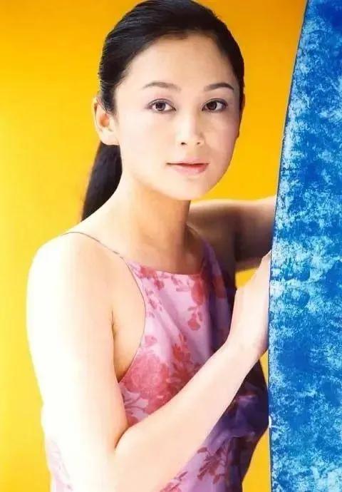 陈凯歌一生结过几次婚（风流导演陈凯歌的浪荡情史）