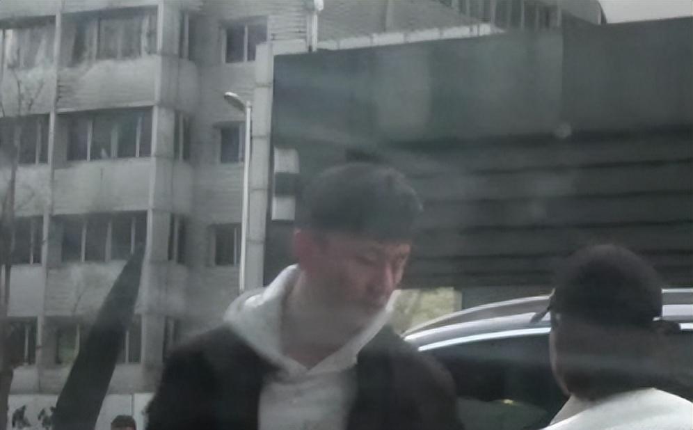 陈小艺有过几次婚史（演员陈小艺的混乱情史）