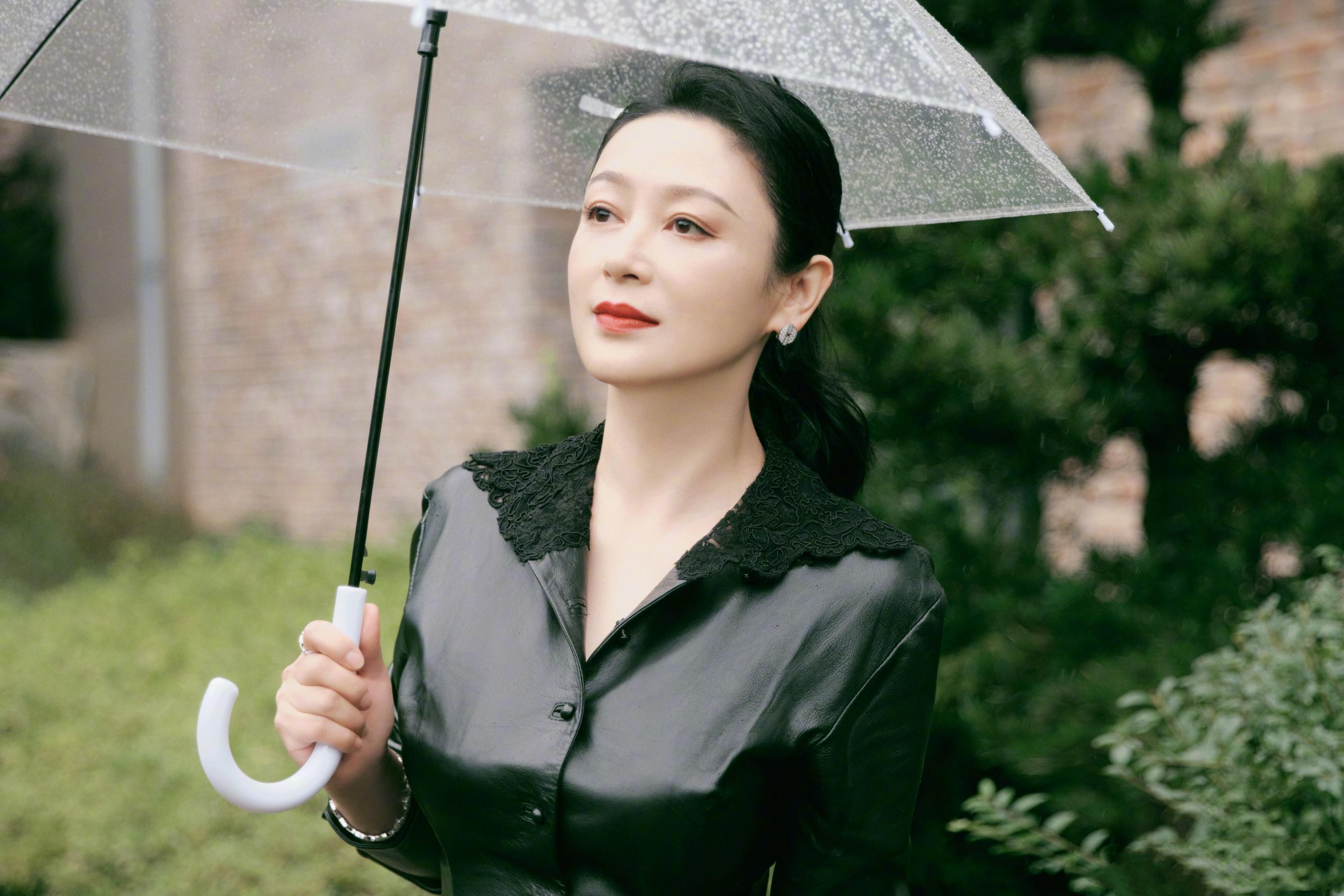 陈红什么年龄结的婚（演员陈红和老公陈凯歌的感情经历）