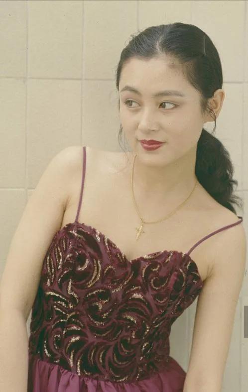 陈凯歌一生结过几次婚（风流导演陈凯歌的浪荡情史）