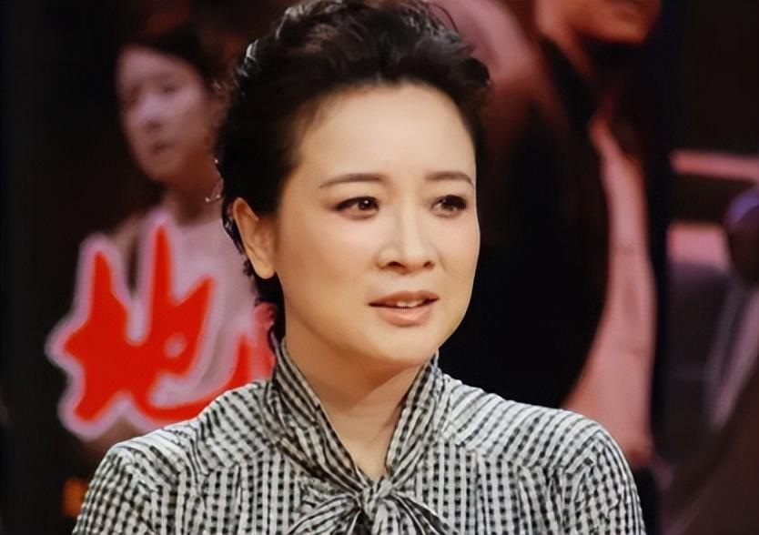 陈小艺有过几次婚史（演员陈小艺的混乱情史）