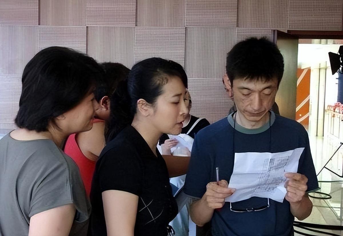 陈小艺有过几次婚史（演员陈小艺的混乱情史）