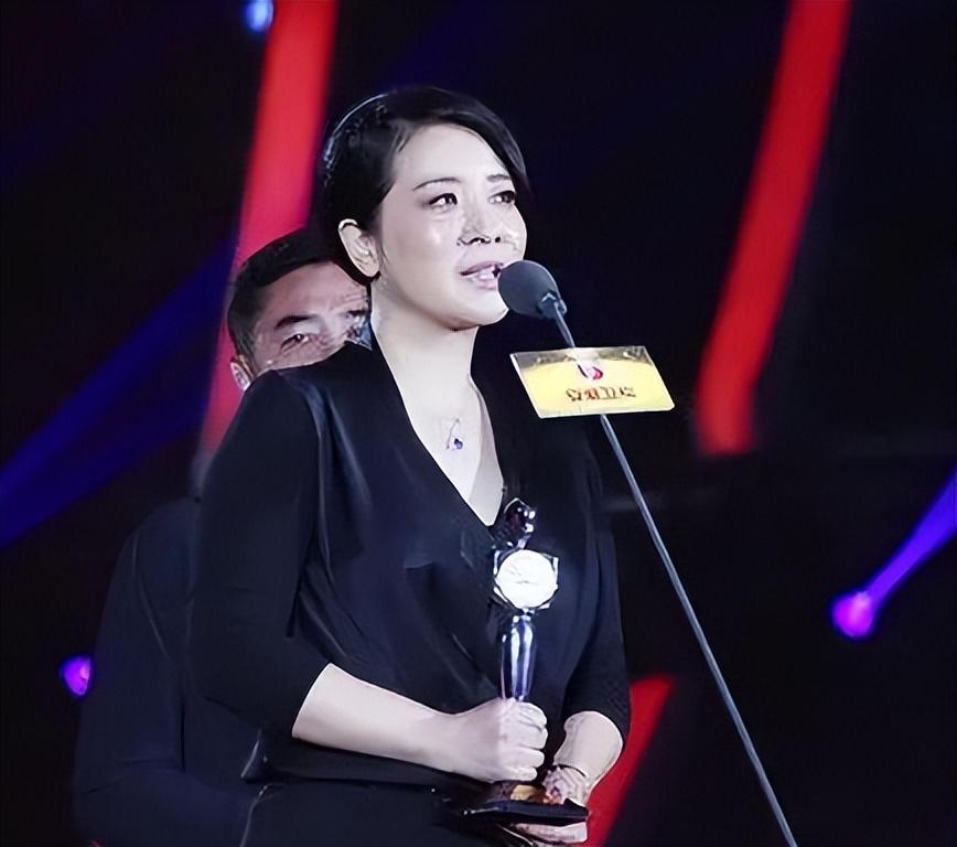 陈小艺有过几次婚史（演员陈小艺的混乱情史）