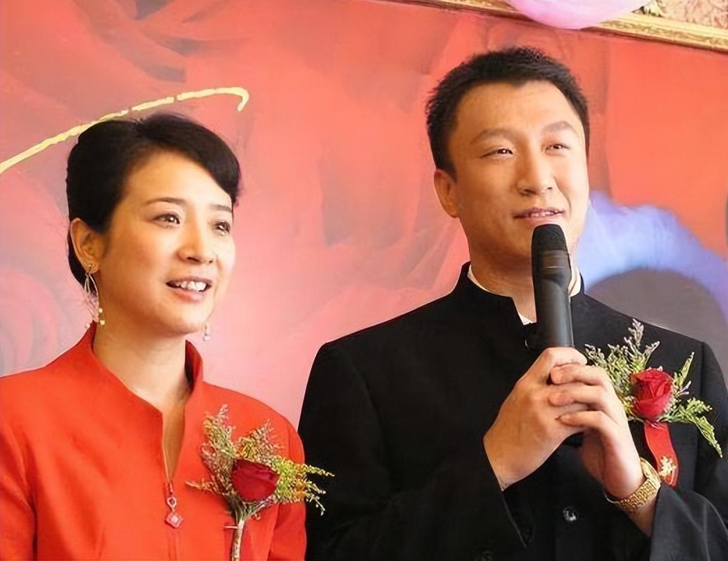 陈小艺有过几次婚史（演员陈小艺的混乱情史）
