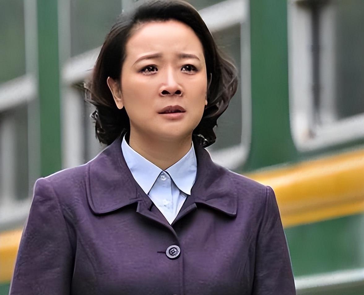 陈小艺有过几次婚史（演员陈小艺的混乱情史）