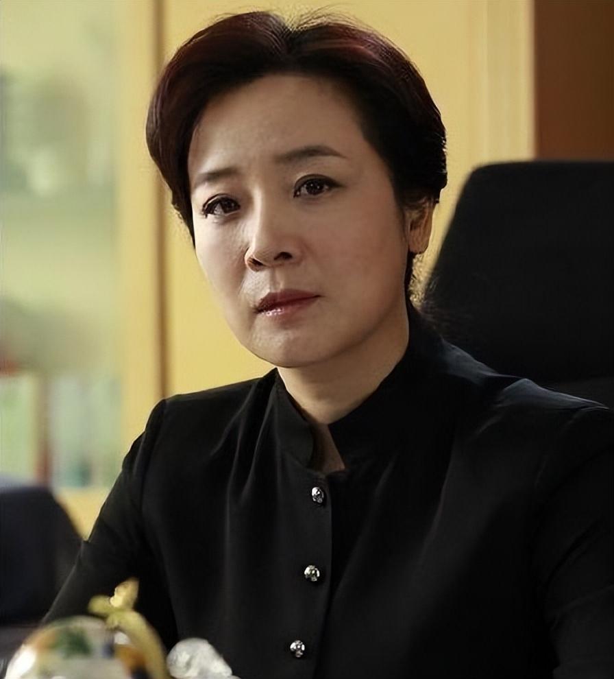 陈小艺有过几次婚史（演员陈小艺的混乱情史）